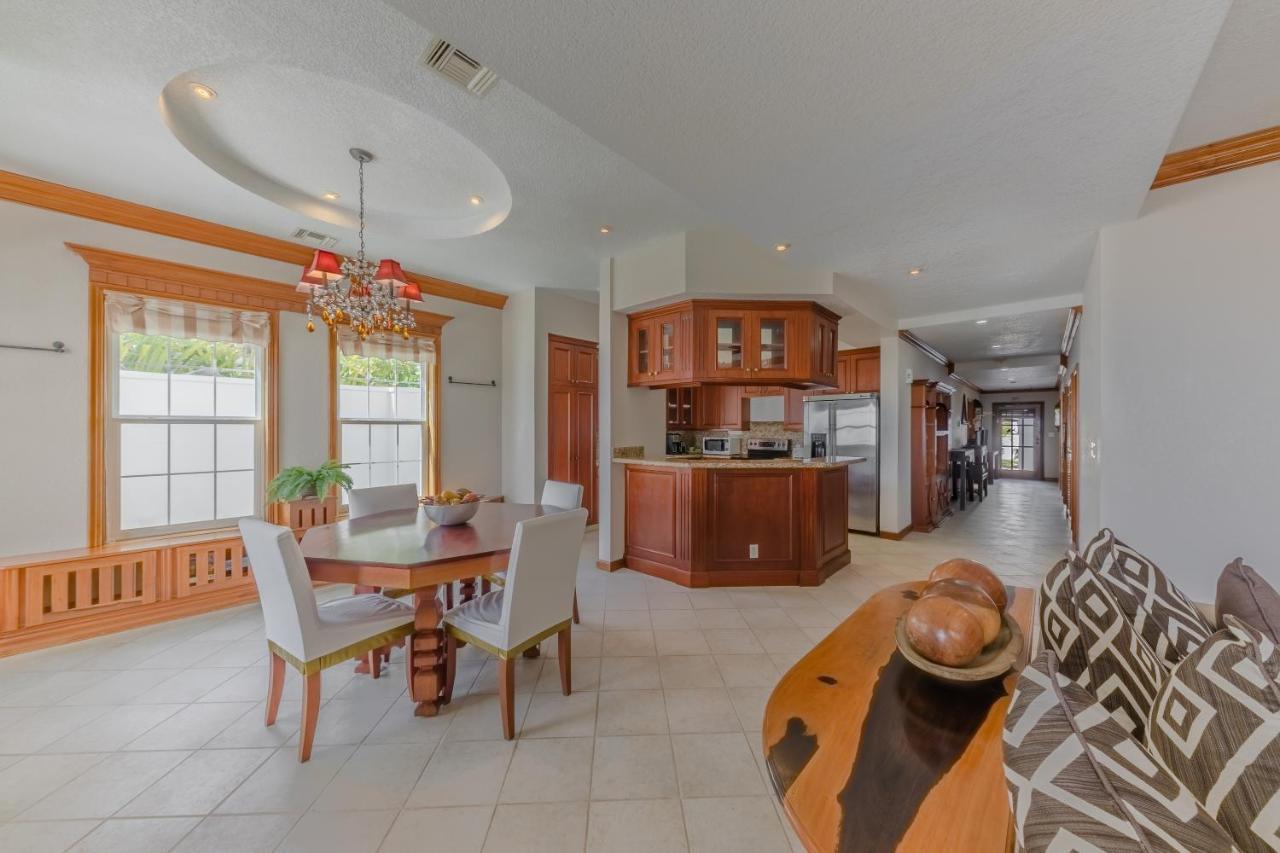 סן פדרו Grand Colony Island Villas מראה חיצוני תמונה